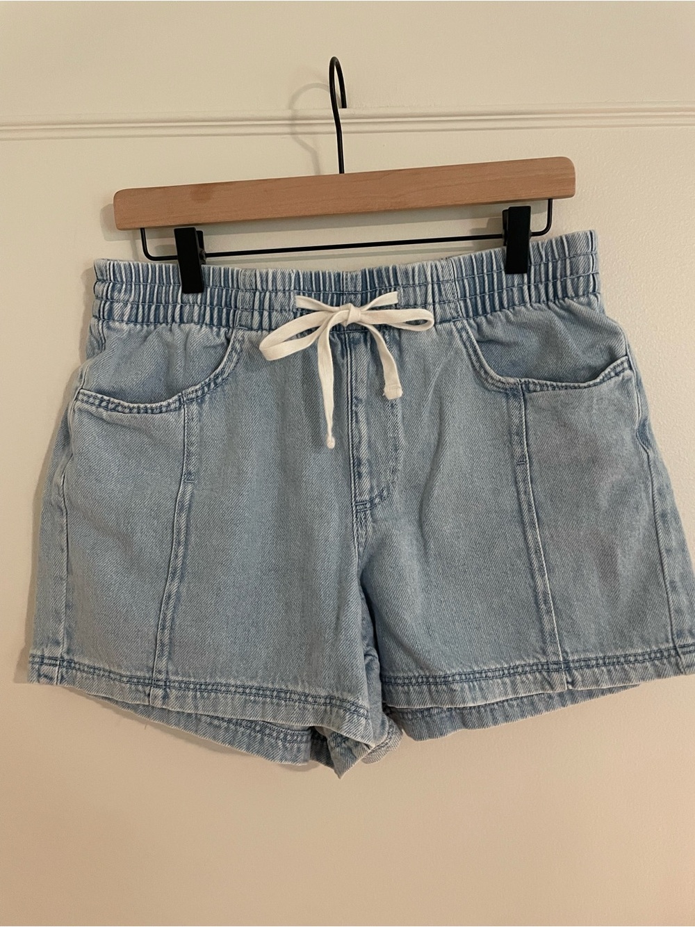Universal Thread High-Rise Drawstring Denim Beach Shorts light blue M